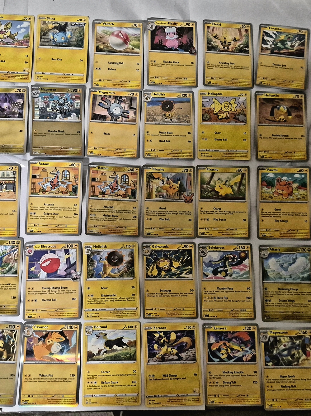 Nintendo Pokémon trading card lot Yellow & Blue